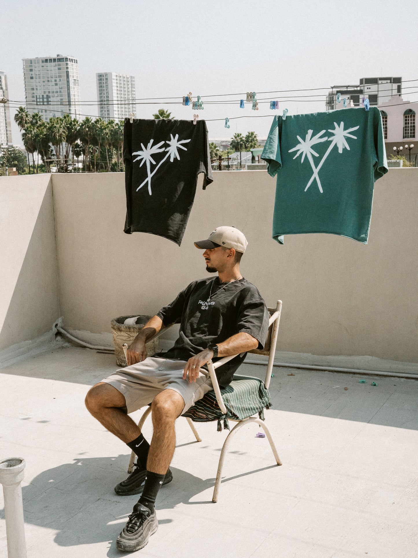 CROSSED PALM TREES TEE - VINTAGE BLACK